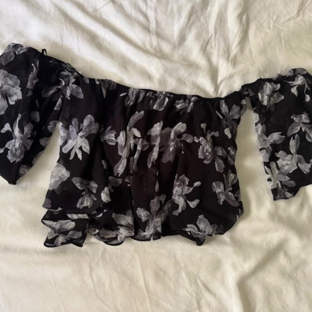 Essue Floral Off the Shoulder top